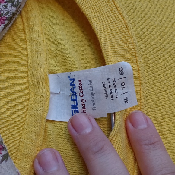 Men's Gildan Virginia Beach elephant 🐘 heavy cotton thick bright yellow XL - Picture 3 of 4